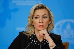 Read more about the article Захарова пошутила про слова Трампа о жизни в Букингемском дворце